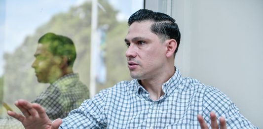 Gana universitario premio a la mejor presentación como investigador joven, en congreso mundial de Colombia