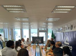 Estudiantes de Mercadotecnia entregan 18 proyectos a empresarios y empresarias de CANACO Colima