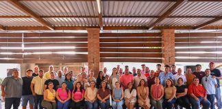 Profesores de educación física de Colima se reúnen con Rosi Bayardo