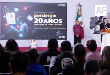 Sheinbaum pide a padres y tutores poner atención en el uso de redes sociales en menores