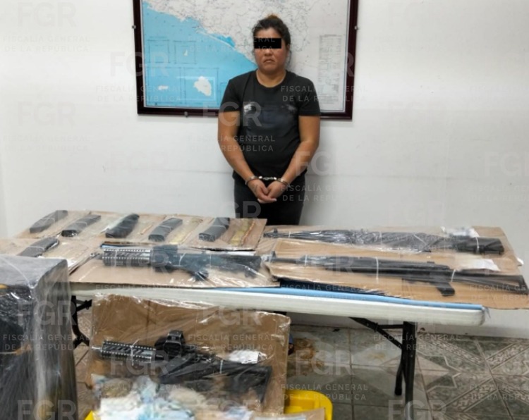 FGR en Colima vincula a proceso a mujer con armas largas