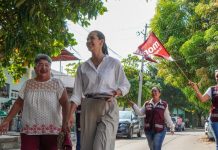 Rosi Bayardo hace recorrido en el Barrio II de Manzanillo