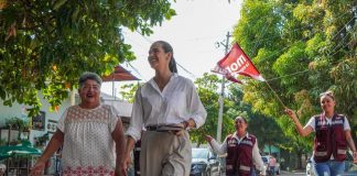 Rosi Bayardo hace recorrido en el Barrio II de Manzanillo