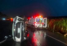 CRUM brinda atención a mujer lesionada tras volcadura en autopista Colima-Manzanillo