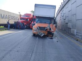 Choque entre tres tráileres provoca largas filas en la autopista Colima–Tecomán