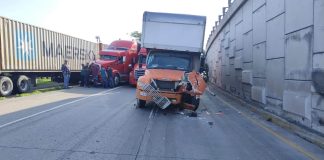 Choque entre tres tráileres provoca largas filas en la autopista Colima–Tecomán