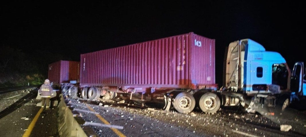 accidente trailer kilometro 68 cuesta sayula