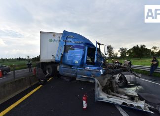 Choque entre dos tráileres y dos vehículos deja al menos dos lesionados en autopista Guadalajara–Tepatitlán