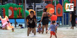 Niñas y niños del curso de verano de la UDIF disfrutaron las albercas del Parque Regional de Colima
