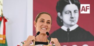 “Las mujeres somos el alma de la nación”: Sheinbaum entrega tarjetas de Pensión Mujeres Bienestar en Michoacán