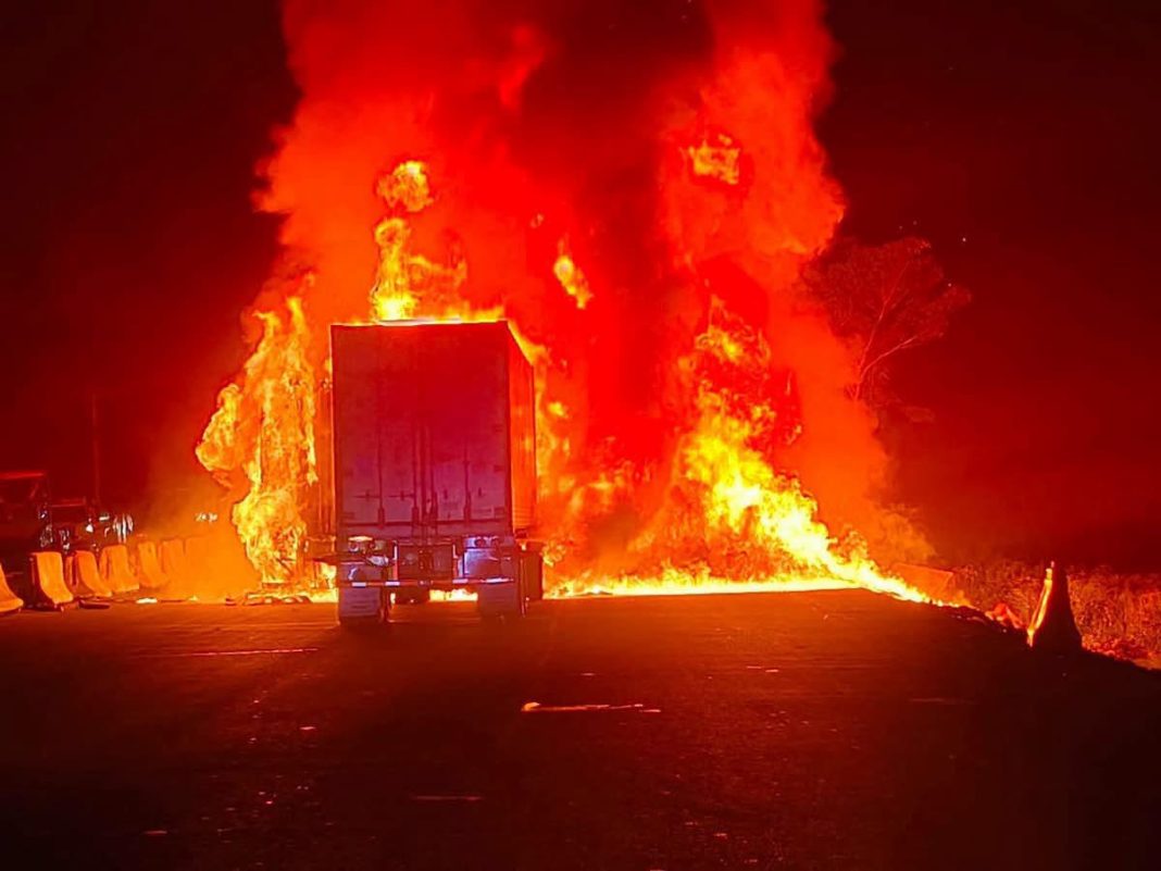 incendio traileres colima-tecoman 05