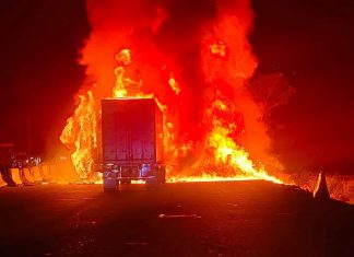 Accidente entre tractocamiones provoca incendio y mantiene parcialmente cerrada la autopista Tecomán–Colima