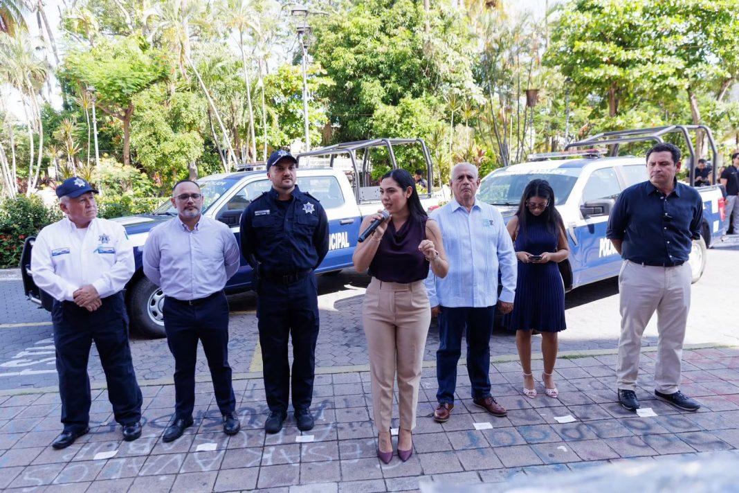 indira entrega patrullas colima 07