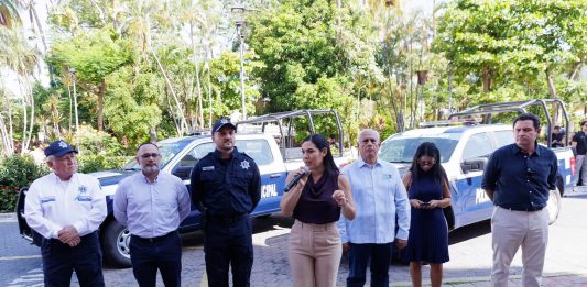 Indira Vizcaíno entregó patrullas, uniformes y equipamiento al Ayuntamiento de Colima; se invirtieron más de 4.5 MdP