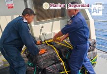 Marina asegura más de 1.5 toneladas de presunta cocaína y detiene a cinco personas frente a costas de Chiapas