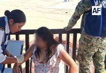 Marina rescata a mujer arrastrada por el oleaje en playa Los Muertos, en Puerto Vallarta