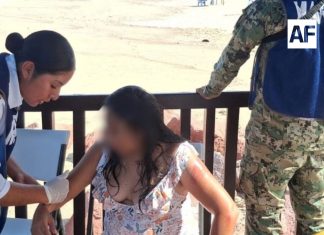 Marina rescata a mujer arrastrada por el oleaje en playa Los Muertos, en Puerto Vallarta