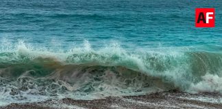 Incrementa el oleaje en playas de la Bahía de Manzanillo; piden extremar precauciones
