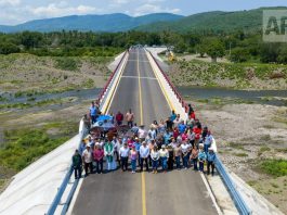 Indira Vizcaíno entregó en Ixtlahuacán el Puente La Presa y la rehabilitación de la Unidad Deportiva