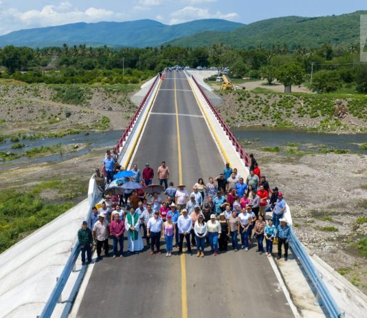 Indira Vizcaíno entregó en Ixtlahuacán el Puente La Presa y la rehabilitación de la Unidad Deportiva