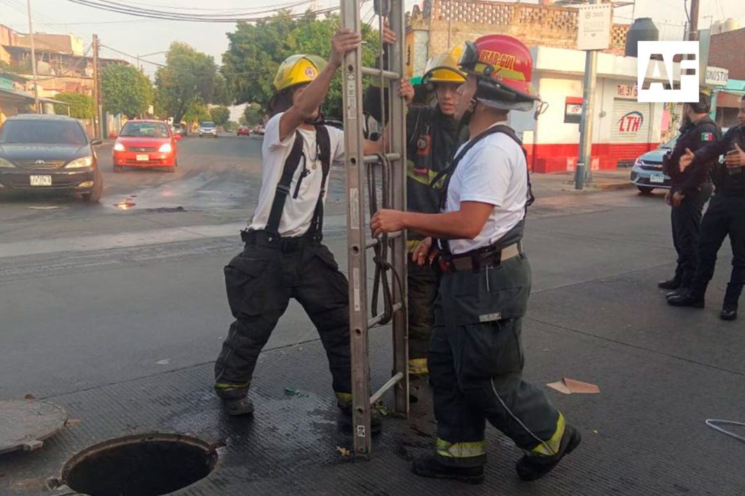 rescate-lluvia-alcantarilla-guadalajara-01