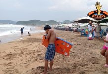 Guardavidas voluntarios rescatan a turista en playa Miramar Peñitas, en Manzanillo