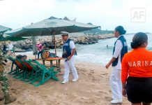 Personal de la Marina rescata a menor de 7 años en playa Las Brisas, en Manzanillo