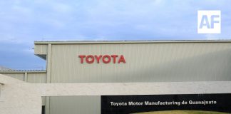 Toyota mantendrá operaciones y empleos en México; Economía anuncia nueva inversión automotriz de más de 500 mdd