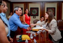 Entrega UdeC 40 promociones de nivel salarial para personal de confianza