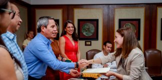Entrega UdeC 40 promociones de nivel salarial para personal de confianza