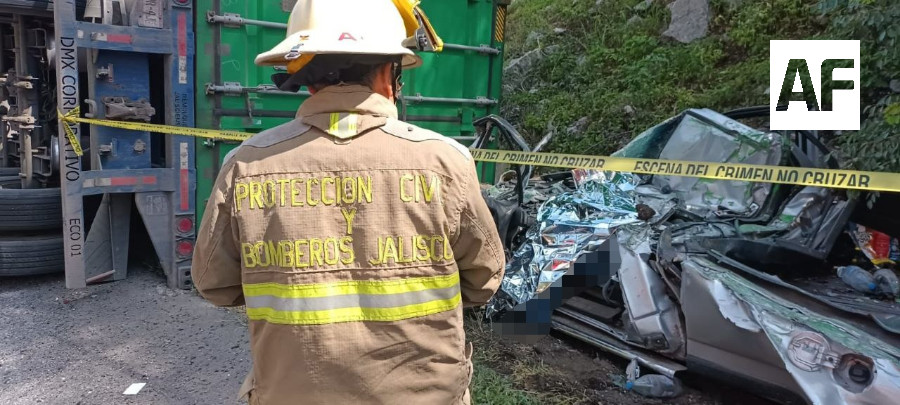 Fatal volcadura de un camión torton en Tuxpan Jalisco1
