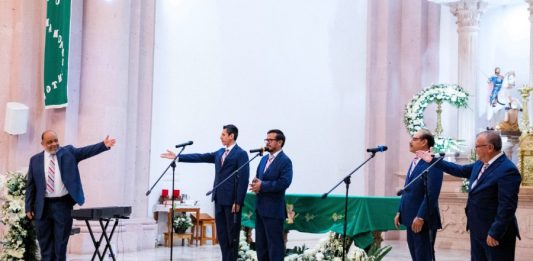 Enamora Grupo Cantares a Coalcomán de Vázquez Pallares, en Michoacán