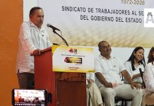 Martín Flores rindió informe de labores al frente del STSGE de Colima