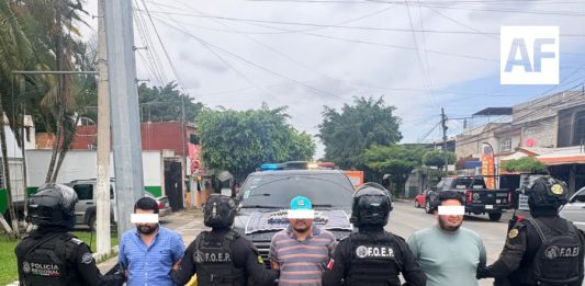 Policías del Estado aseguraron 2 millones de pesos en efectivo y arrestaron a tres sujetos en Tonalá, Jalisco