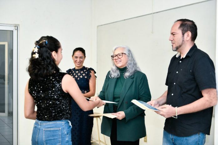 Ponen a dialogar el cosmos con la historia, en curso de ciencia para adolescentes_c