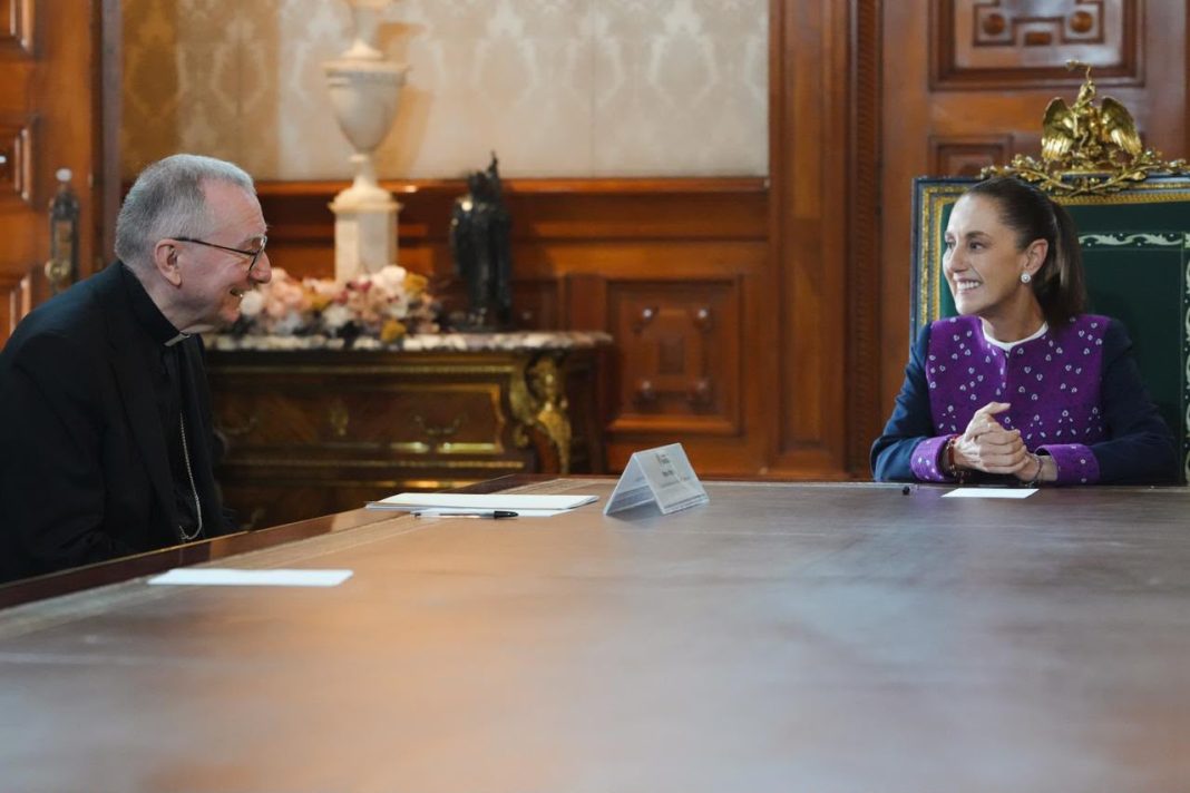 Sheinbaum dialoga con Pietro Parolin