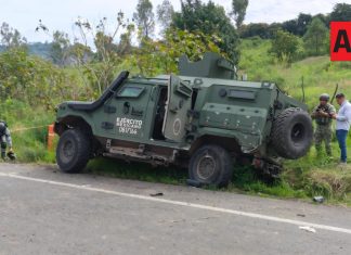 Vuelca blindado del Ejército en Tocumbo; siete militares resultan heridos, dos graves