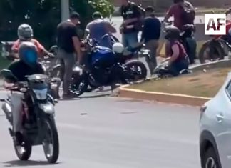 Choque entre motocicletas deja dos lesionados en la zona centro de Manzanillo