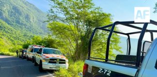 Automovilista sale ileso tras caer a una barranca en la carretera Villa de Álvarez–Minatitlán