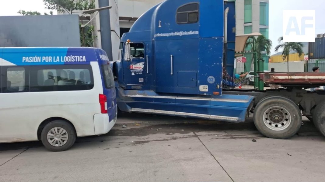 choque-traileres-carretera-jalipa-puerto-manzanillo_2