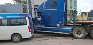 Choque entre tráileres deja dos lesionados y daños materiales en carretera Jalipa-Puerto, Manzanillo
