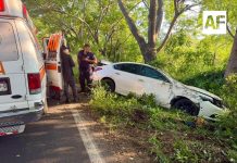 Volcadura en la carretera Villa de Álvarez–Comala deja un lesionado leve
