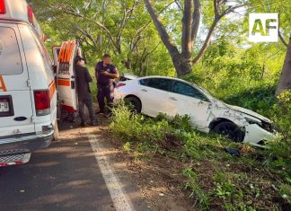Volcadura en la carretera Villa de Álvarez–Comala deja un lesionado leve