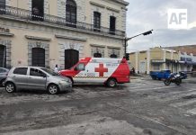 Tres personas, entre ellas un menor, resultan atendidas tras choque en el centro de Colima