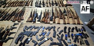 Detienen a tres en Nuevo León y aseguran 210 armas ocultas en semirremolques provenientes de Texas