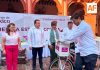 Correos de México entrega motocicletas, bicicletas y equipo a carteros de Colima