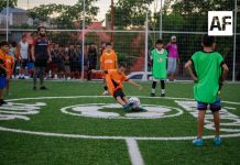 Gobernadora Indira Vizcaíno entregó nueva cancha de futbol 5 en Coquimatlán