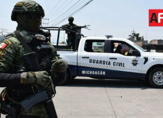 Presuntos sicarios mueren tras enfrentamiento contra la DEFENSA en La Ruana; aseguran armas y camioneta