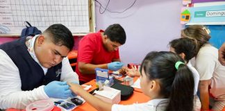 SS continúa el tamizaje metabólico en escuelas de Colima para detectar riesgos de salud desde la infancia