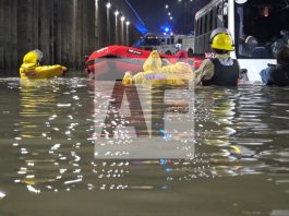 Lluvias en Guadalajara dejaron inundaciones, un mega socavón y el rescate de 34 pasajeros de un camión